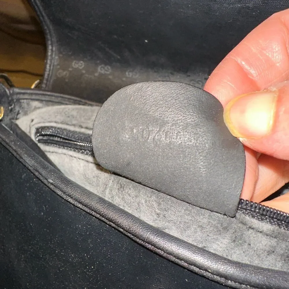 Gucci Black and Red Crossbody Bag with Textured Finish - Picture 7 of 13